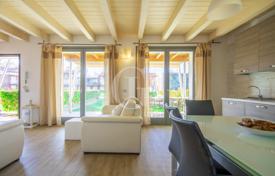 Трёхкомнатная квартира на берегу озера в Кастельнуово-дель-Гарда, Италия за 550 000 €
