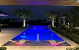 Уютная вилла с задним двором, бассейном, зоной отдыха и парковкой, Форт-Лодердейл, США за $2 990 000
