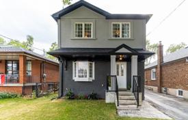 Дом в городе в Этобико, Торонто, Онтарио,  Канада за C$1 673 000