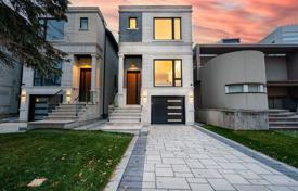 Дом в городе в Норт-Йорке, Торонто, Онтарио,  Канада за C$2 486 000