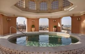 Большой жилой комплекс на берегу моря с круглосуточным обслуживанием, отелем и бассейнами, Доха, Катар за От $4 705 000
