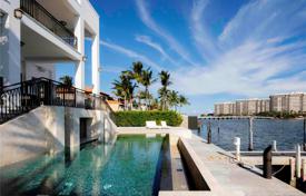 Трехэтажная современная вилла с бассейном, гаражом, доком, террасой и видом на залив, Майами, США за $13 950 000