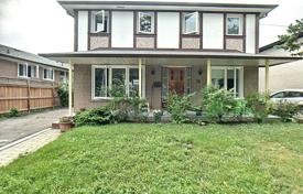 Дом в городе в Этобико, Торонто, Онтарио,  Канада за C$1 156 000