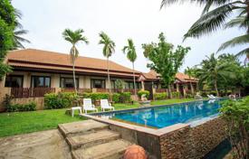 Стильный таунхаус с террасой в уютной резиденции с двумя бассейнами, недалеко от пляжа, Самуи, Сураттхани, Таиланд за 137 000 €