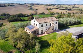 Фермерский дом с отличной доходностью от аренды недалеко от Ези, Марке, Италия за 570 000 €