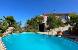 Вилла с бассейном, пышным садом и панорамным видом на море в Месинии, Пелопоннес, Греция за 460 000 €