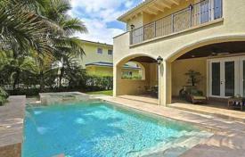 Комфортабельная вилла с задним двором, бассейном, зоной отдыха, террасой и двумя гаражами, Майами, США за $1 695 000
