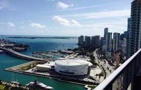 Дизайнерская трехкомнатная квартира с видом на океан в центре Майами, Флорида, США за 745 000 €