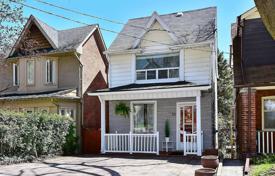 Дом в городе в Олд Торонто, Торонто, Онтарио,  Канада за C$1 256 000