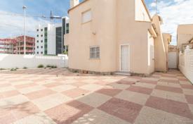 Уютный коттедж с задним двором, зоной отдыха, террасой и гаражом, Деэса де Кампоамор, Испания за 291 000 €
