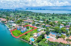 Просторная вилла с большим участком, террасой и видом на залив, Майами-Бич, США за $11 995 000