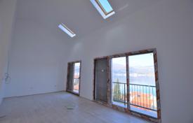 Новые квартиры с различными планировками в 100 метрах от моря, Крашичи, Черногория за 142 000 €