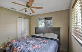 4-комнатный дом в городе 290 м² в Корал-Спрингс, США за $630 000