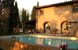 Аутентичная вилла с бассейном и террасой, Браччолини, Италия за $5 600 в неделю
