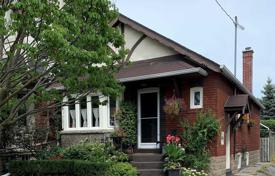 Дом в городе в Восточном Йорке, Торонто, Онтарио,  Канада за C$1 102 000