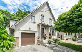 Дом в городе в Восточном Йорке, Торонто, Онтарио,  Канада за C$1 967 000