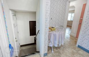 9-комнатный дом в Скарборо за C$1 208 000