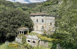 Вилла 1 994 м² в Лукке за 2 700 000 €
