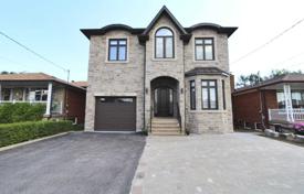 Дом в городе в Норт-Йорке, Торонто, Онтарио,  Канада за C$2 047 000