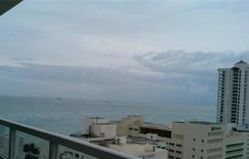 Меблированная квартира с видом на океан в резиденции на первой линии от пляжа, Майами-Бич, Майами, США за $1 121 000