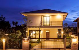 Новая вилла в жилом комплексе с общим бассейном в районе Банг Рак за $139 000