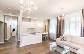 Небольшая квартира на продажу в реновированном доме за 250 000 €