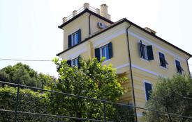 Просторные апартаменты с парковкой, террасой и видом на залив в доме с садом и бассейном, Камольи, Италия за 790 000 €