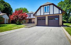 Дом в городе в Скарборо, Торонто, Онтарио,  Канада за C$1 625 000