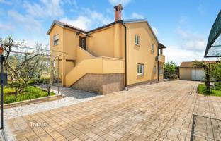 5-комнатный дом 300 м² в Порече за 699 000 €