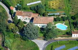 Престижная историческая резиденция с пристройкой на холмах Лукки — Тоскана за 3 900 000 €