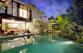 Стильная вилла с бассейном, садом и джакузи рядом с пляжем, Семиньяк, Бали, Индонезия за 2 540 € в неделю