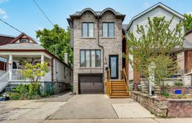 Дом в городе в Восточном Йорке, Торонто, Онтарио,  Канада за C$1 956 000