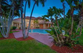 Уютная вилла с садом, задним двором, бассейном, зоной отдыха, террасой и гаражом, Майами, США за $1 950 000