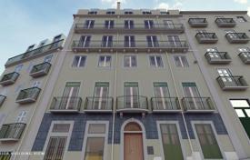 Трехкомнатная квартира под аренду в старинном здании, Лиссабон, Португалия за 430 000 €