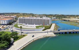 Новая четырехкомнатная квартира в комплексе недалеко от центра и моря, Лагуш, Фару, Португалия за 795 000 €