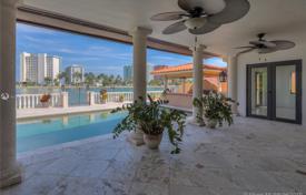 Уютная вилла с задним двором, бассейном и террасой, Майами-Бич, США за 4 884 000 €