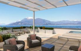Новые апартаменты с террасами и видом на озеро в резиденции с парком и бассейном, рядом с озером, Сирмионе, Италия за 1 250 000 €