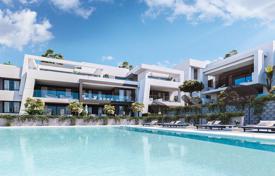 Апартаменты на первом этаже с 3 спальнями, частным садом и видом на море в Эстепоне за 338 000 €