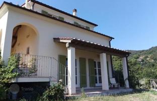 3-комнатная вилла 12 181 м² в Ливорно за 1 000 000 €