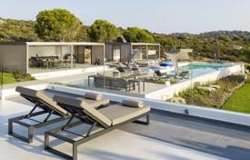 Элитная вилла с гостевым домом, бассейном и собственным причалом, Халкидики, Греция за 23 000 € в неделю