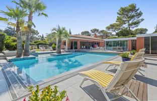 5-комнатная вилла в Мужене за 1 840 000 €