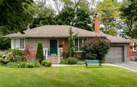 Дом в городе в Этобико, Торонто, Онтарио,  Канада за C$1 391 000