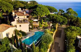 Роскошная современная вилла с бассейном, СПА и гостевым домом всего в 200 метрах от пляжа, Тосса‑де-Мар, Коста-Брава, Испания за 5 800 000 €