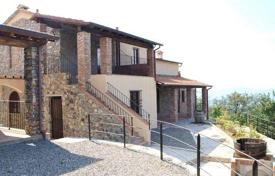 Двухэтажная вилла в Виллафранка-ин-Луниджана, Тоскана, Италия за 700 000 €
