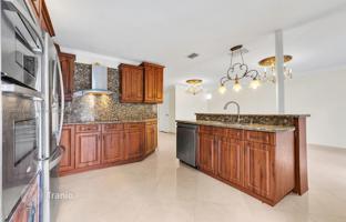 4-комнатный дом 265 м² в Вест-Энде за $820 000