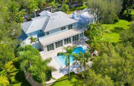 Просторная вилла с задним двором, бассейном, зоной отдыха, террасой и гаражом, Майами, США за $3 499 000