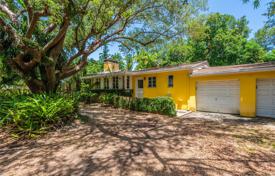 Комфортабельный коттедж с садом, задним двором, гаражом и террасой, Майами, США за 2 225 000 €