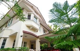Продается двухуровневый дом в Чалонге, Пхукет, Таиланд в современном комплексе за $160 000