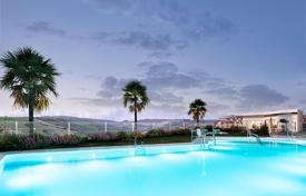 Пентхаусы в закрытой резиденции с бассейном, на эксклюзивном гольф-курорте, Манильва, Испания за 392 000 €