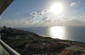 Современные апартаменты с террасой и видом на море в светлой резиденции с бассейном, недалеко от пляжа, Нетания, Израиль за $982 000
